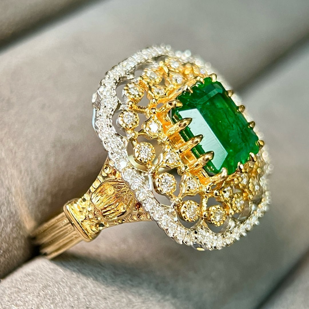 14k Gold 2.20 Ctw Vivid Green Natural Emerald & Diamond Ring - 2