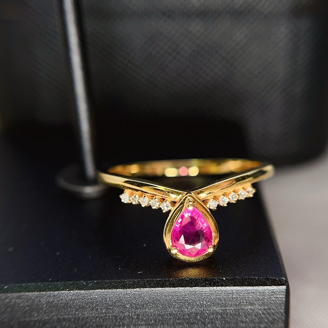 14k Gold 0.58 Ct Natural Ruby & Diamond Ring: Ref:231074060 // gold content:14k gold // ring size:7. 25us // // main gemstone:ruby // shape:pear // carat weight:0. 58ct // color:red // treatment:natural // // adjacent gemstone 2 : diamond //