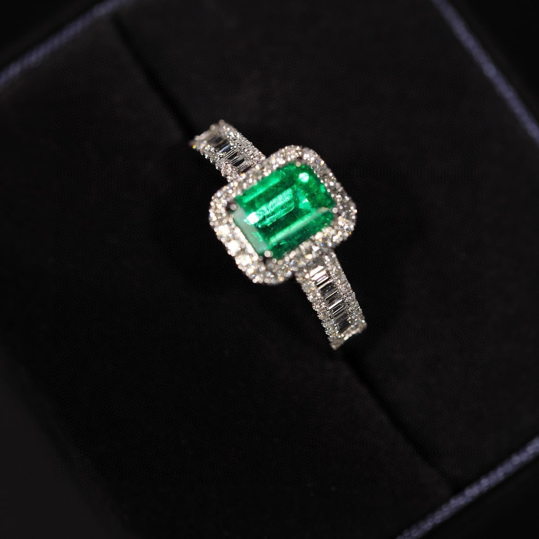 14k Gold 1.43 Ct Vivid Green Natural Emerald & Diamond Ring - 8