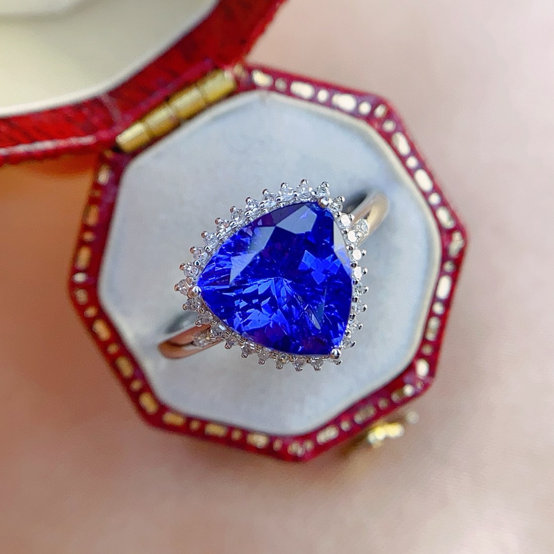 14k Gold 3.10 Ct Natural Tanzanite & Diamond Ring - 3