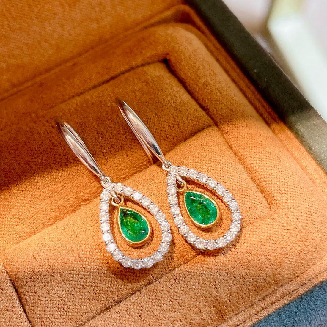 14k Gold 1.75 Ctw Vivid Green Natural Emerald & Diamond Earrings - 2
