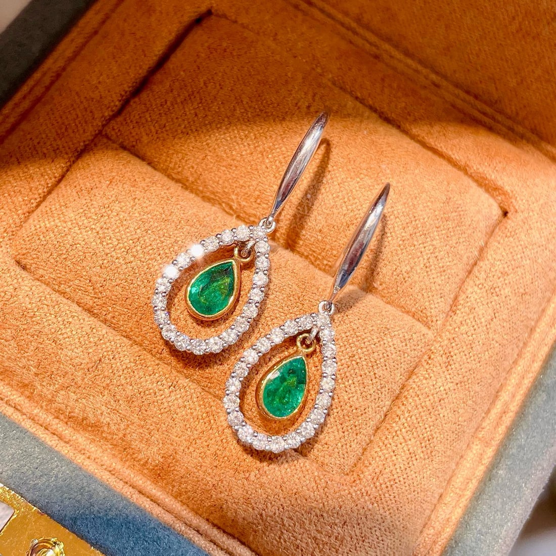 14k Gold 1.75 Ctw Vivid Green Natural Emerald & Diamond Earrings - 3
