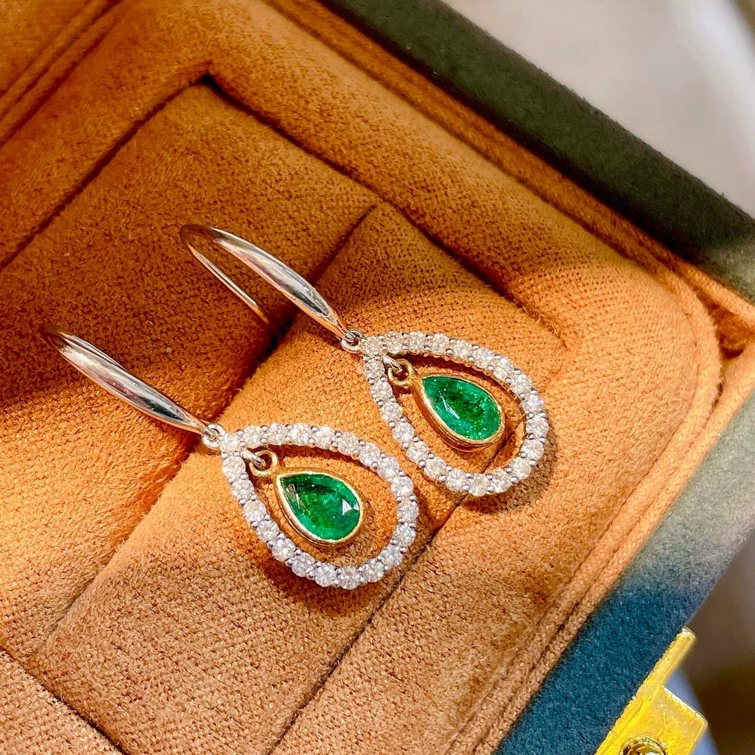 14k Gold 1.75 Ctw Vivid Green Natural Emerald & Diamond Earrings - 5