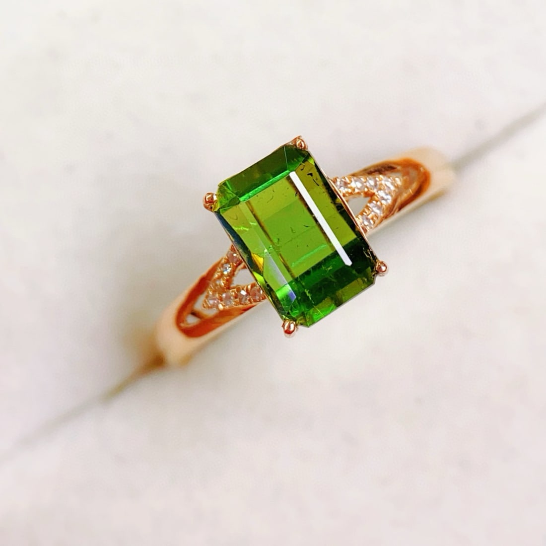 14k Gold 1.7 Ct Natural Tourmaline & Diamond Ring: Ref:231074138 // gold content:14k gold // ring size:7. 25us // // main gemstone:tourmaline // shape:octagonal // carat weight:1. 7ct // color:green // treatment:natural // // adjacent gemstone 2 :