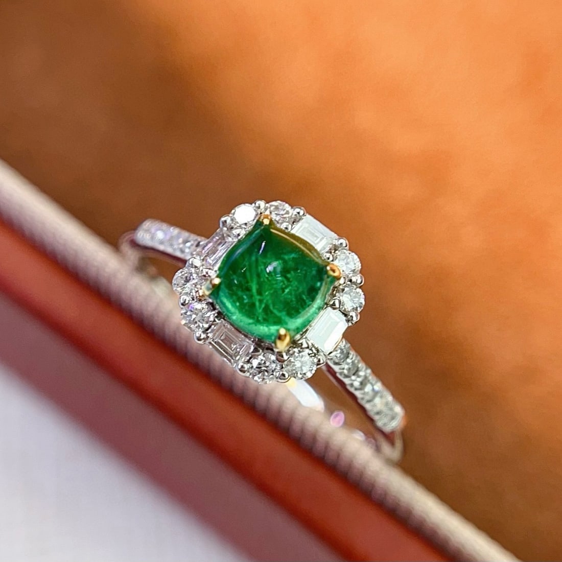 14k Gold 0.75 Ct Vivid Green Natural Emerald & Diamond Ring - 2