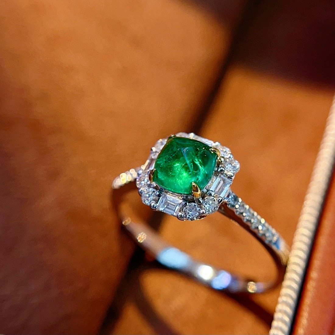 14k Gold 0.75 Ct Vivid Green Natural Emerald & Diamond Ring - 5