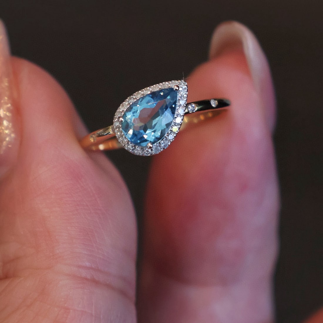 14k Gold 0.88 Ct Natural Aquamarine & Diamond Ring: Ref:231074158 // gold content:14k gold // ring size:7. 25us // // main gemstone:aquamarine // shape:pear // carat weight:0. 88ct // color:blue // treatment:natural // // adjacent gemstone 2 : diamond