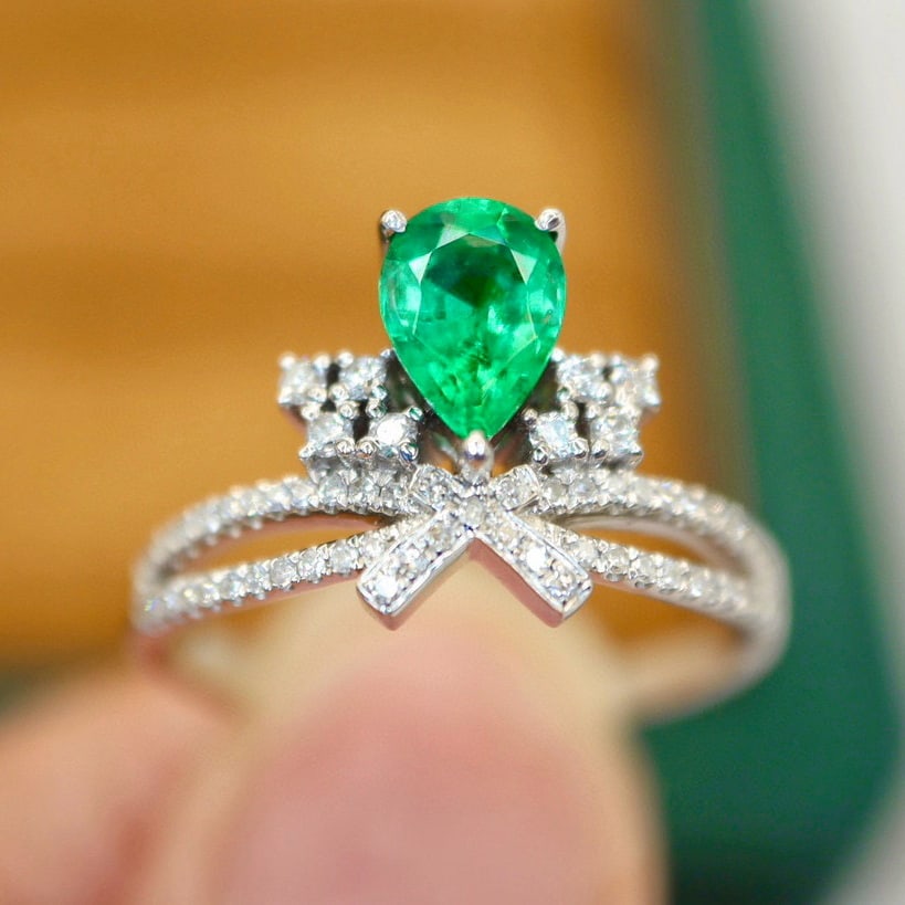 14k Gold 0.92 Ctw Vivid Green Natural Emerald & Diamond Ring - 4