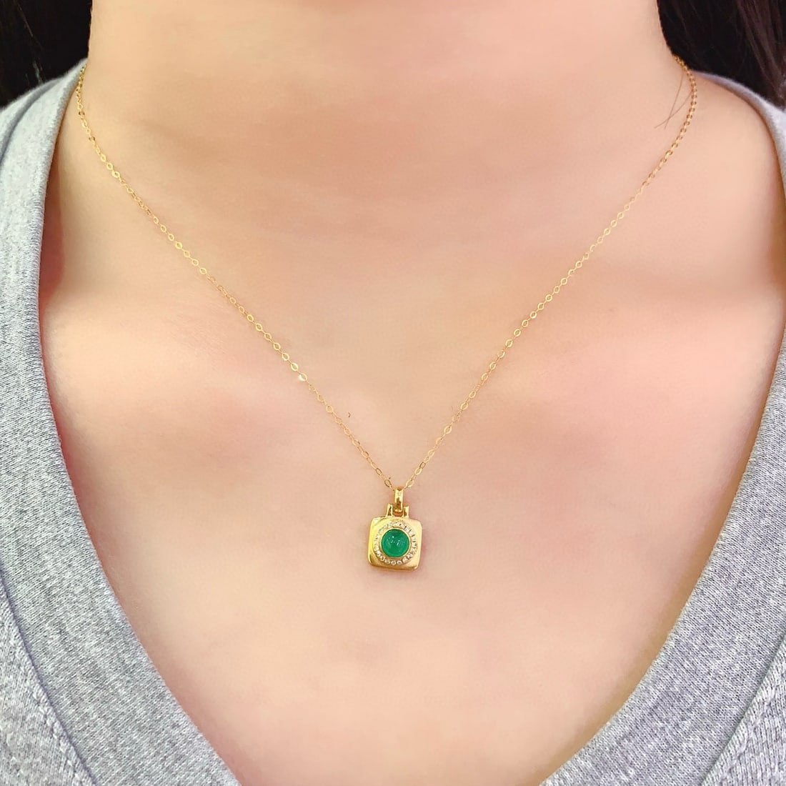 14k Gold 0.4 Ct Vivid Green Natural Emerald & Diamond Necklace - 6