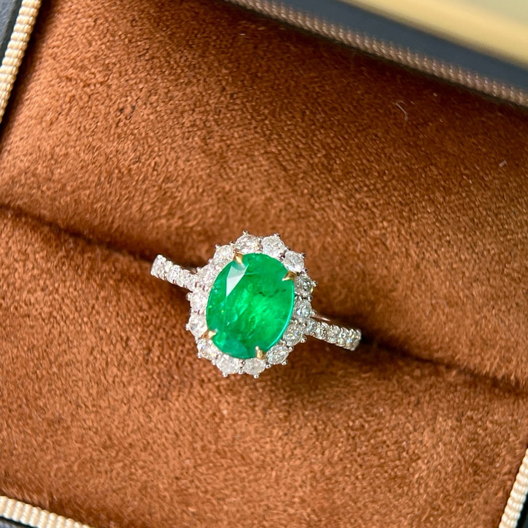 14k Gold 2.70 Ctw Vivid Green Natural Emerald & Diamond Ring: Ref:231074188 // gold content:14k gold // ring size:7. 25us // // main gemstone:emerald // shape:oval // carat weight:1. 92ct // color:vivid green // treatment:natural // // adjacent gemstone 2 :