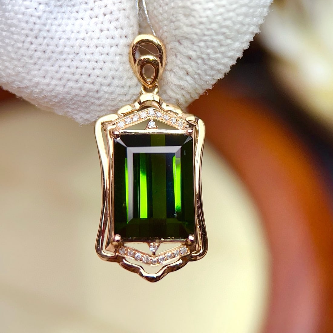 14k Gold 6.11 Ctw Natural Tourmaline & Diamond Pendant( Without Chain ): Ref:231074196 // gold content:14k gold // main gemstone:tourmaline // shape:octagonal // carat weight:6. 05ct // color:green // treatment:natural // // adjacent gemstone 2 : diamond // number of