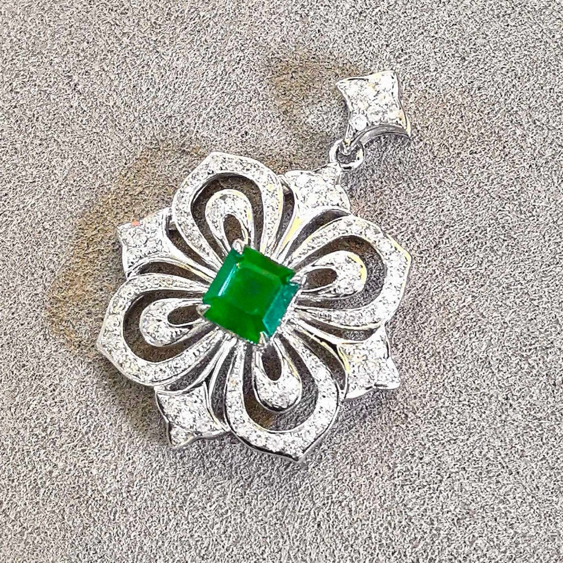 14k Gold 1.33 Ctw Vivid Green Natural Emerald & Diamond Pendant( Without Chain ) - 2