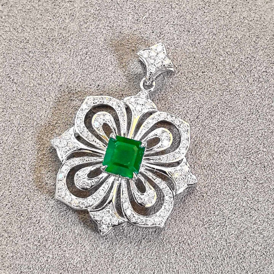 14k Gold 1.33 Ctw Vivid Green Natural Emerald & Diamond Pendant( Without Chain ) - 6