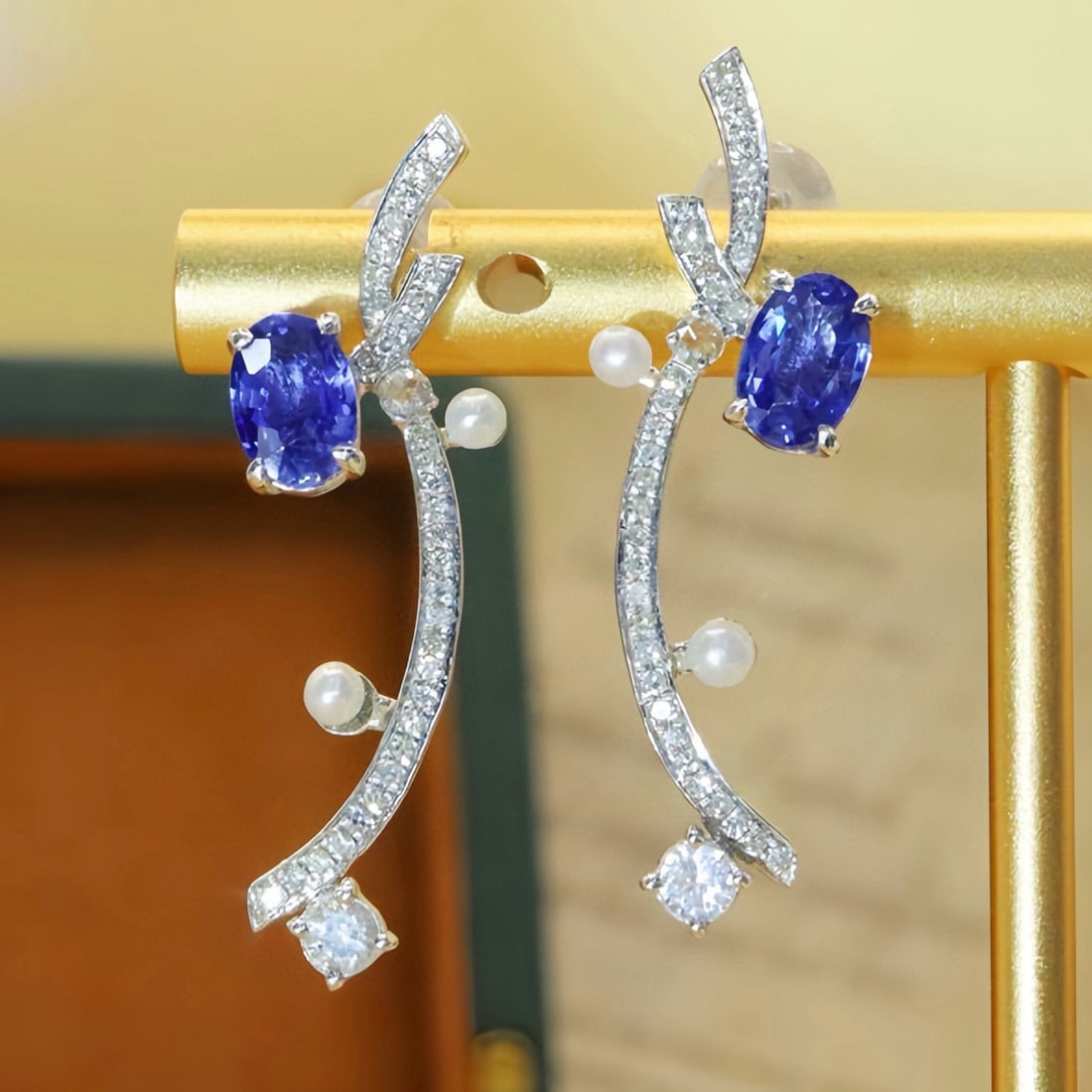 14k Gold 1.55 Ctw Natural Sapphire & Diamond Earrings: Ref:231074213 // gold content:14k gold // main gemstone:sapphire // shape:oval // carat weight:1. 32ct // color:blue // treatment:natural // // adjacent gemstone 2 : diamond // number of stones:66 //
