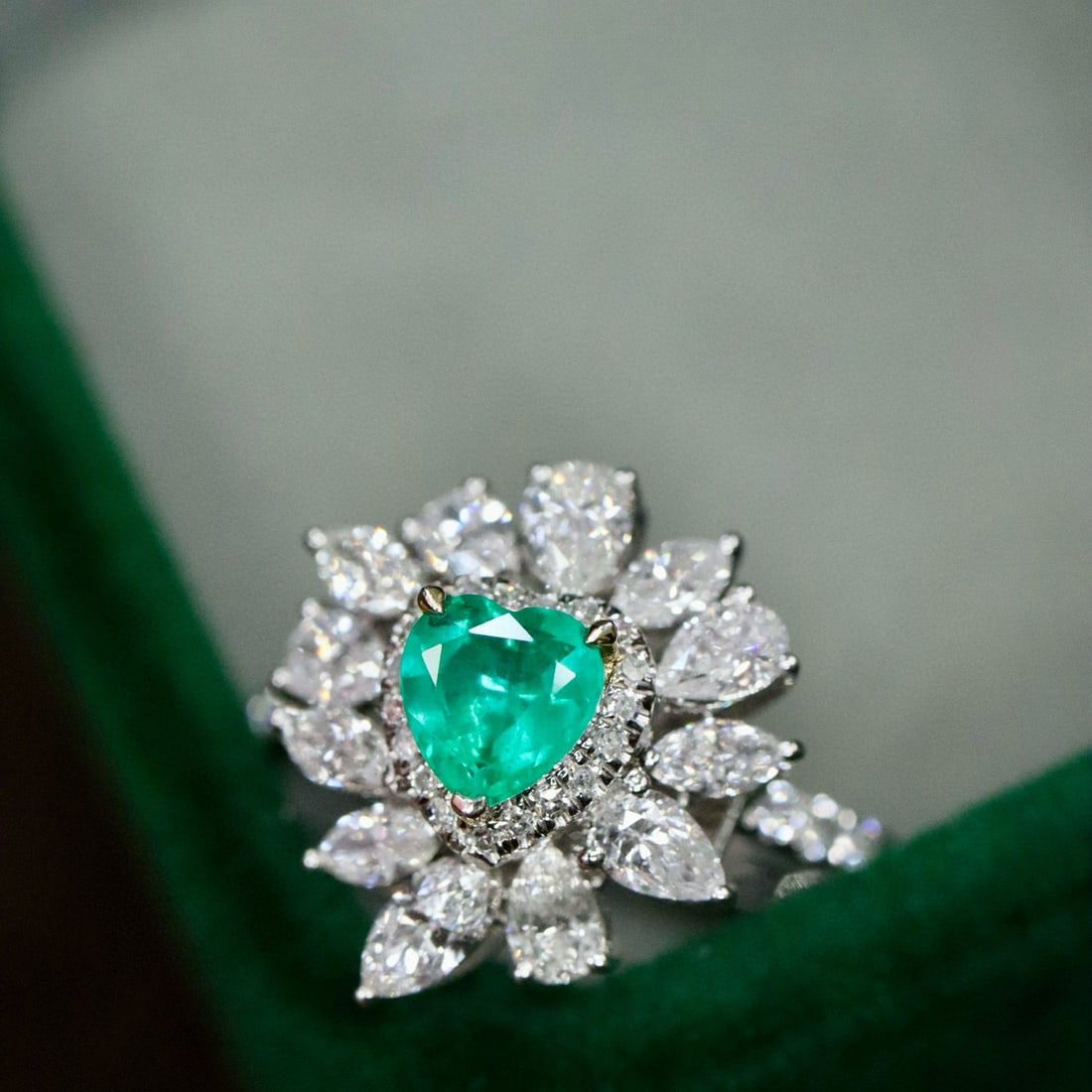 14k Gold 1.59 Ctw Natural Emerald & Diamond Ring: Ref:231074231 // gold content:14k gold // ring size:7. 25us // // main gemstone:emerald // shape:heart // carat weight:0. 39ct // color:green // treatment:natural // // adjacent gemstone 2 : diamond