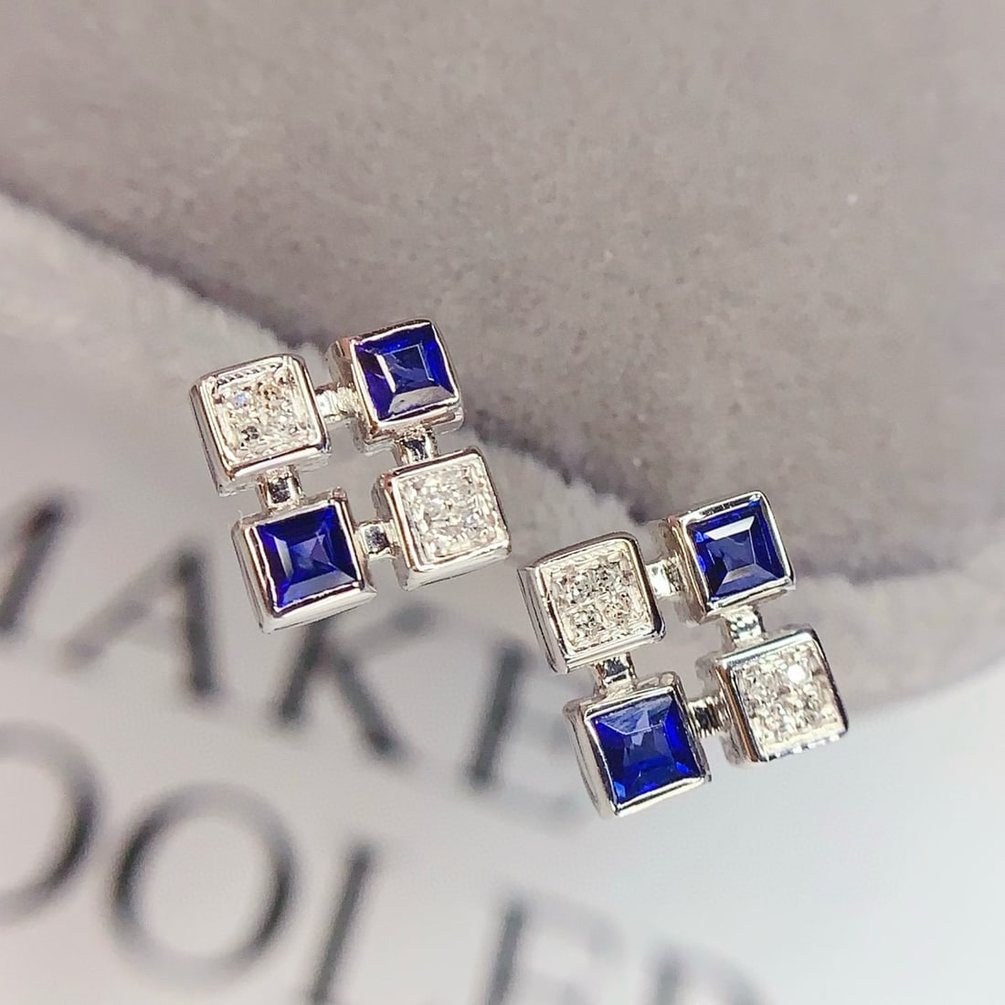 14k Gold 0.5 Ct Natural Sapphire & Diamond Earrings: Ref:231074236 // gold content:14k gold // main gemstone:sapphire // shape:square // carat weight:0. 5ct // color:blue // treatment:natural // // adjacent gemstone 2 : diamond // number of stones:16