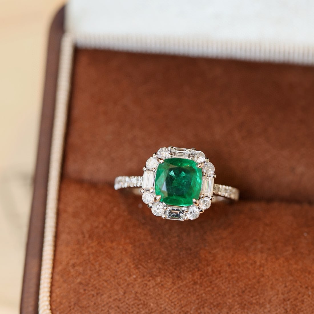 14k Gold 2.35 Ctw Vivid Green Natural Emerald & Diamond Ring - 2