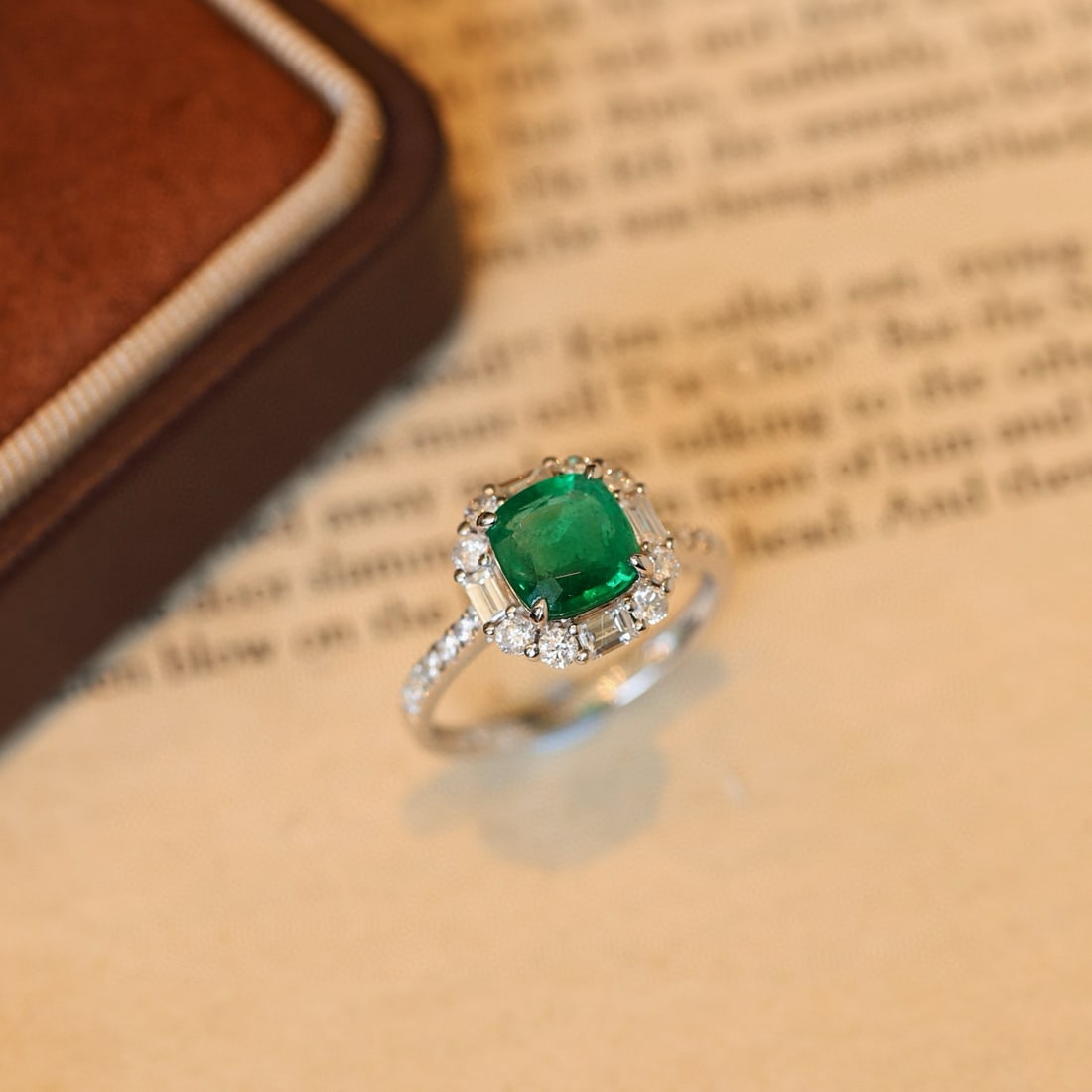14k Gold 2.35 Ctw Vivid Green Natural Emerald & Diamond Ring - 3