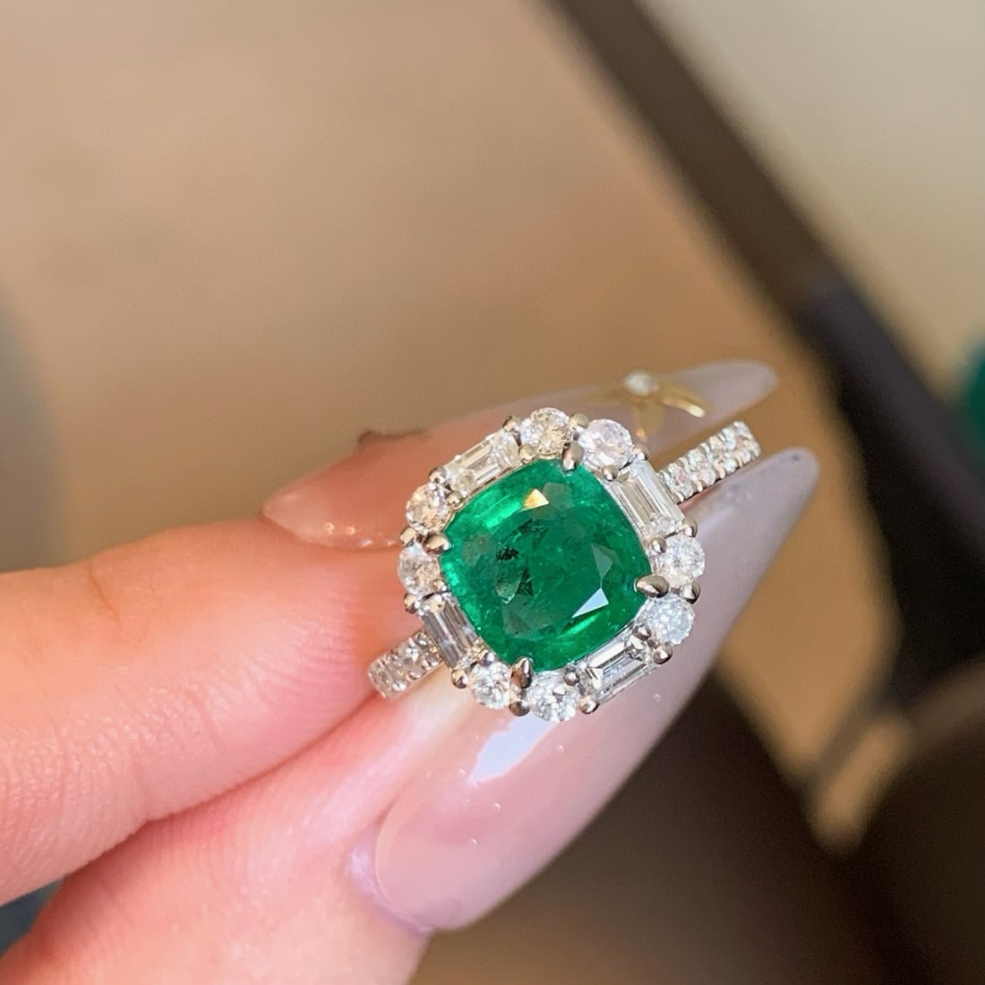 14k Gold 2.35 Ctw Vivid Green Natural Emerald & Diamond Ring - 4