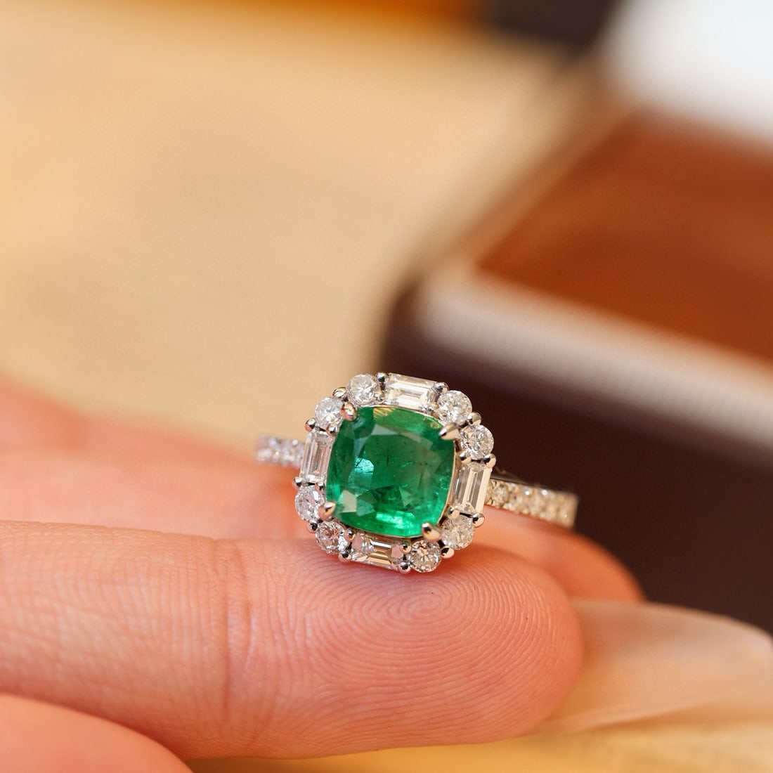 14k Gold 2.35 Ctw Vivid Green Natural Emerald & Diamond Ring - 7