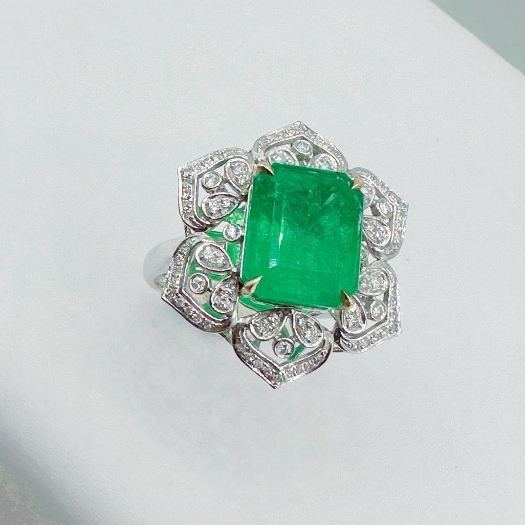 14k Gold 4.70 Ctw Vivid Green Natural Emerald & Diamond Ring/pendant( Without Chain ): Ref:231074259 // gold content:14k gold // ring size:7. 25us // // main gemstone:emerald // shape:octagonal // carat weight:4. 39ct // color:vivid green // treatment:natural // // adjacent gemstone 2