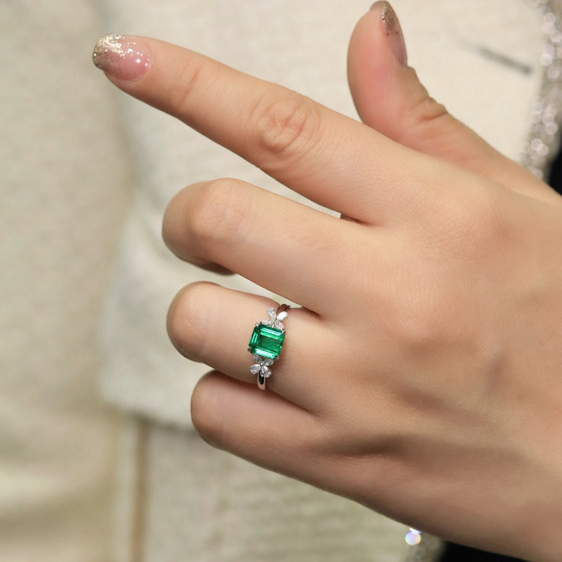 14k Gold 1.36 Ct Vivid Green Natural Emerald & Diamond Ring - 4