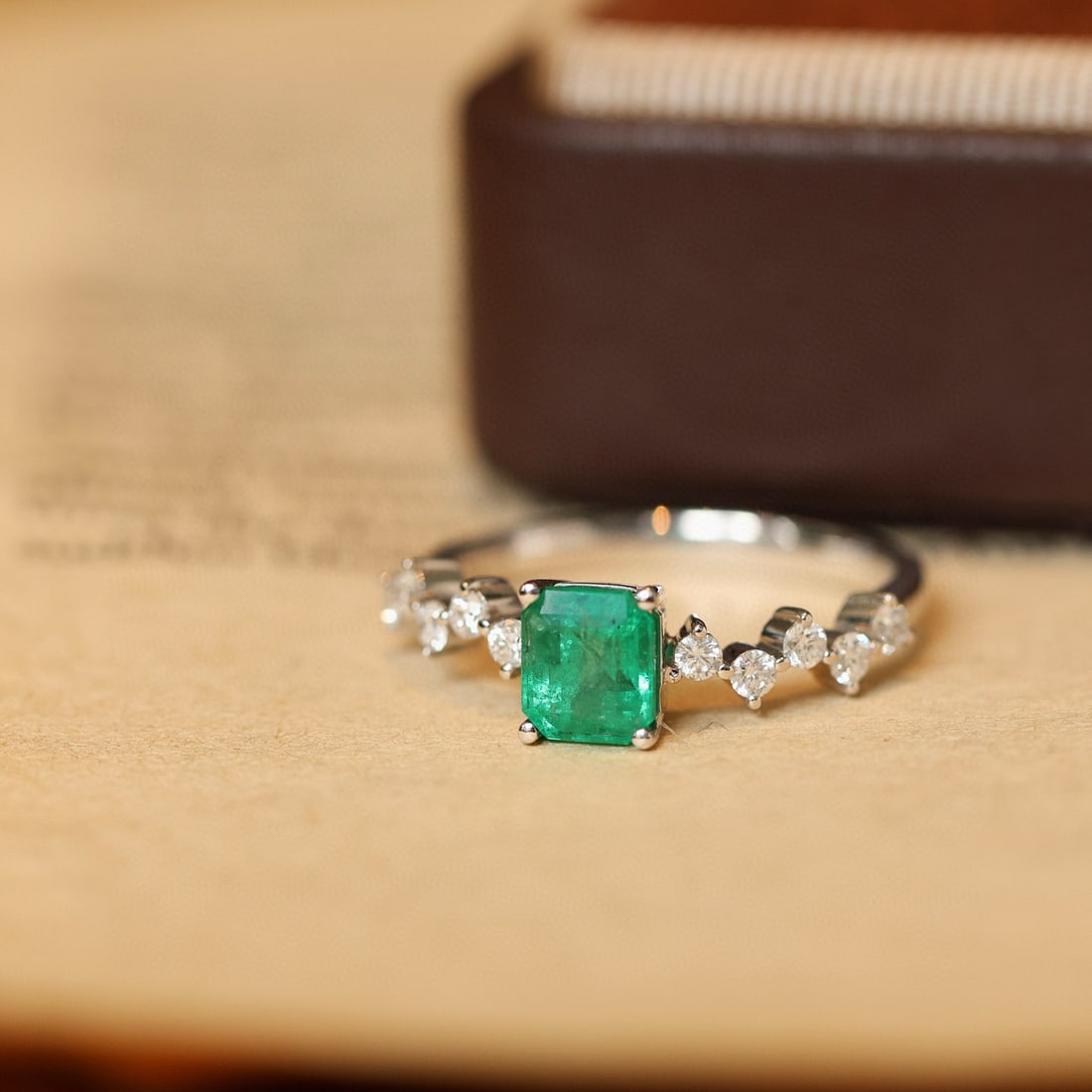 14k Gold 1.45 Ctw Natural Emerald & Diamond Ring: Ref:231074273 // gold content:14k gold // ring size:7. 25us // // main gemstone:emerald // shape:octagonal // carat weight:1. 17ct // color:green // treatment:natural // // adjacent gemstone 2 :