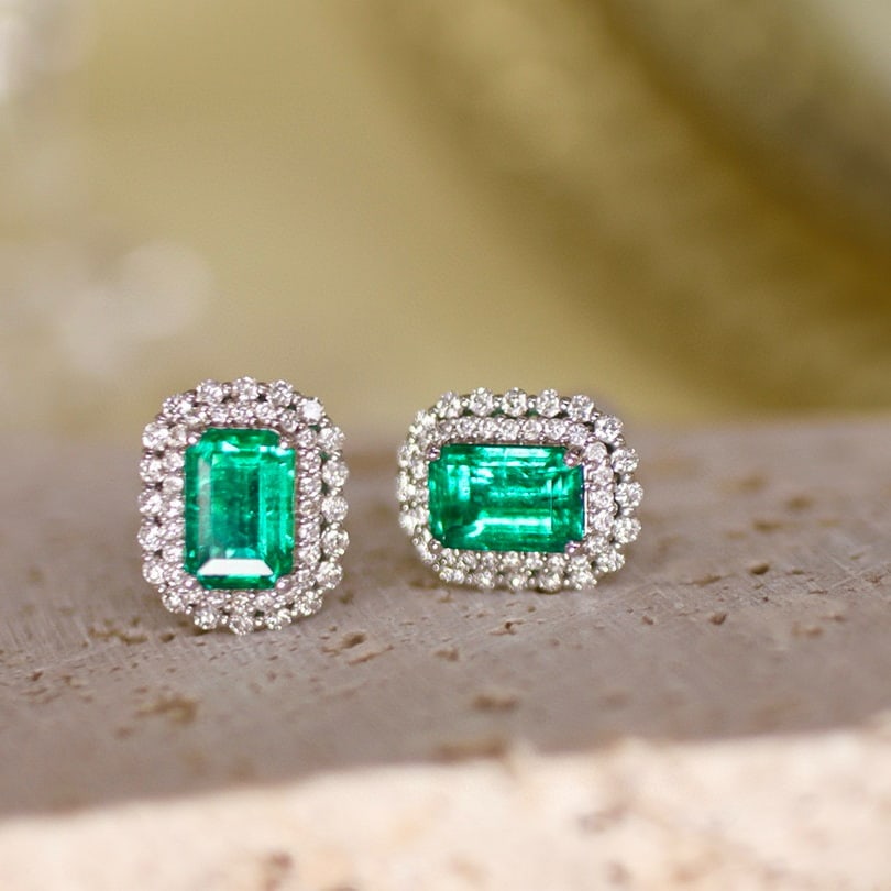 14k Gold 2.89 Ctw Vivid Green Natural Emerald & Diamond Earrings: Ref:231074282 // gold content:14k gold // main gemstone:emerald // shape:octagonal // carat weight:2. 25ct // color:vivid green // treatment:natural // // adjacent gemstone 2 : diamond // shape:round