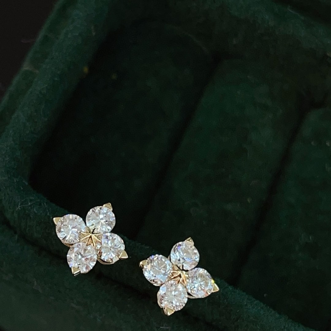 14k Gold 0.48 Ct Natural H Diamond Earrings: Ref:231074293 // gold content:14k gold // main gemstone:diamond // shape:round // carat weight:0. 48ct // clarity grade:vs-si // color:h // treatment:natural // cut grade:g //