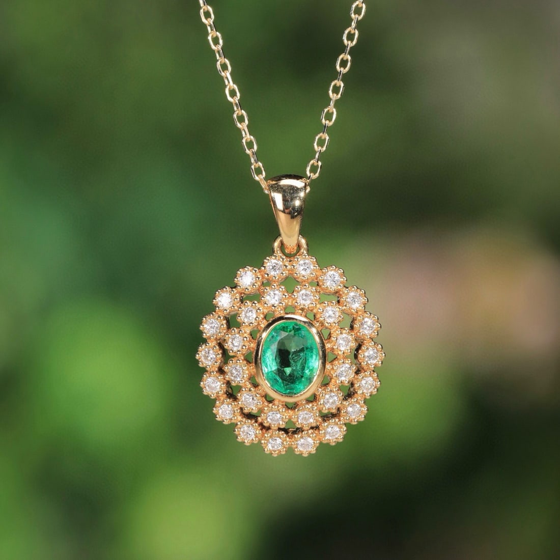 14k Gold 0.31 Ct Natural Emerald & Diamond Necklace: Ref:231074300 // gold content:14k gold // main gemstone:emerald // shape:oval // carat weight:0. 31ct // color:green // treatment:natural // // adjacent gemstone 2 : diamond // shape:round // clarity