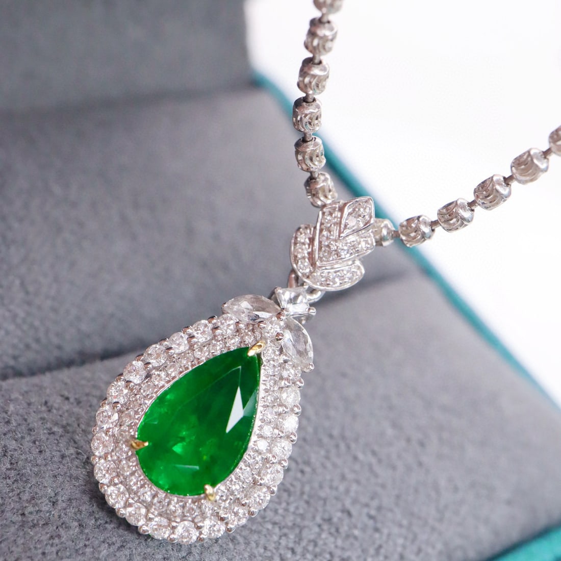 14k Gold 1.45 Ctw Vivid Green Natural Emerald & Diamond Pendant( Without Chain ): Ref:231074328 // gold content:14k gold // main gemstone:emerald // shape:pear // carat weight:1. 14ct // color:vivid green // treatment:natural // // adjacent gemstone 2 : diamond // shape:round //
