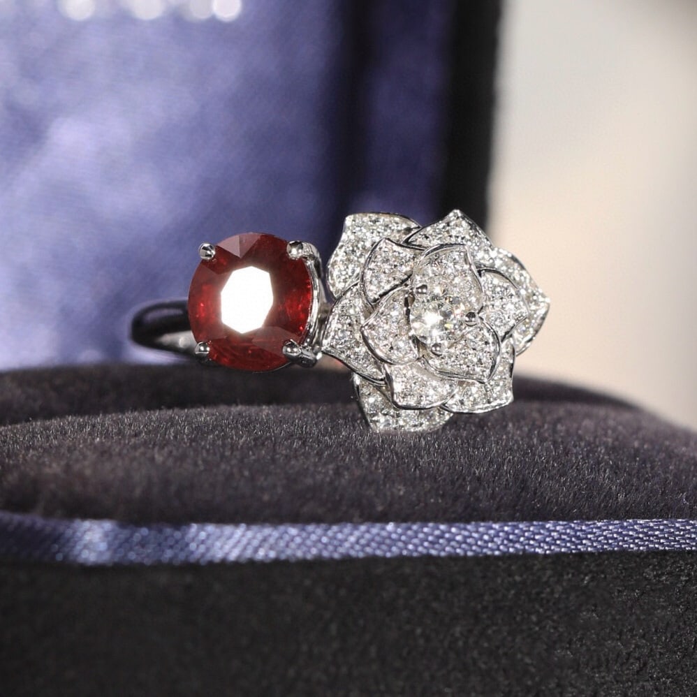 14k Gold 1.85 Ct Natural Ruby & Diamond Ring: Ref:231074331 // gold content:14k gold // ring size:7. 25us // // main gemstone:ruby // shape:oval // carat weight:1. 85ct // color:pigeonblood red // treatment:natural // // adjacent gemstone 2 :