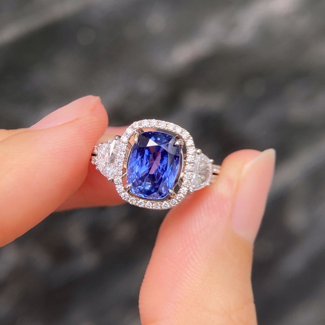 14k Gold 4.51 Ctw Natural Sapphire & Diamond Ring: Ref:231074345 // gold content:14k gold // ring size:7. 25us // // main gemstone:sapphire // shape:cushion // carat weight:3. 43ct // color:blue // treatment:natural // // adjacent gemstone 2 :