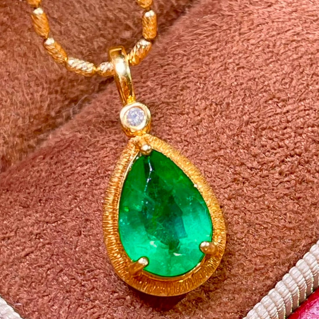 14k Gold 1.72 Ctw Vivid Green Natural Emerald & Diamond Pendant( Without Chain ) - 2