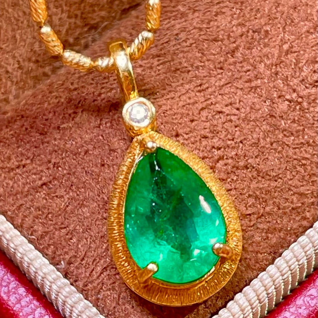 14k Gold 1.72 Ctw Vivid Green Natural Emerald & Diamond Pendant( Without Chain ) - 3
