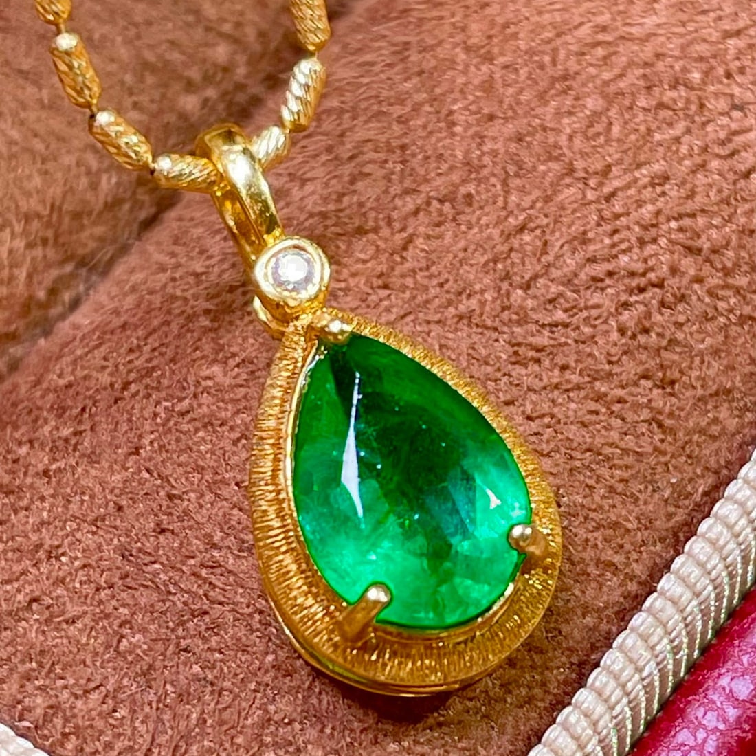 14k Gold 1.72 Ctw Vivid Green Natural Emerald & Diamond Pendant( Without Chain ) - 4
