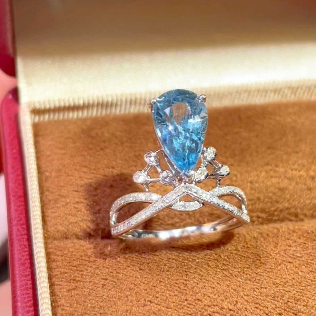 14k Gold 1.9 Ct Natural Aquamarine & Diamond Ring: Ref:231074380 // gold content:14k gold // ring size:7. 25us // // main gemstone:aquamarine // shape:pear // carat weight:1. 9ct // color:santa maria color // treatment:natural // // adjacent gemstone