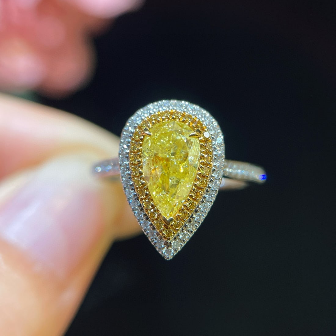 14k Gold 1.34 Ctw Natural Yellow Diamond & Diamond Ring: Ref:231074392 // gold content:14k gold // ring size:7. 25us // // main gemstone:yellow diamond // shape:pear // carat weight:1. 08ct // color:yellow // treatment:natural // // adjacent gemstone 2 :