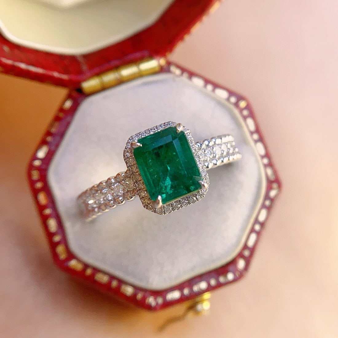 14k Gold 1.50 Ct Vivid Green Natural Emerald & Diamond Ring: Ref:231074394 // gold content:14k gold // ring size:7. 25us // // main gemstone:emerald // shape:octagonal // carat weight:1. 50ct // color:vivid green // treatment:natural // // adjacent gemstone 2
