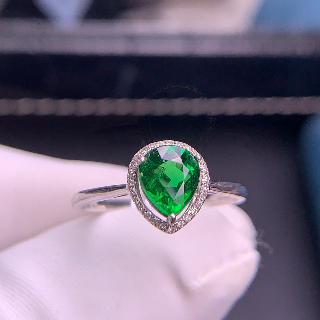 14k Gold 1.1 Ct Vivid Green Natural Tsavorite & Diamond Ring: Ref:231074397 // gold content:14k gold // ring size:7. 25us // // main gemstone:tsavorite // shape:pear // carat weight:1. 1ct // color:vivid green // treatment:natural // // adjacent gemstone 2 :