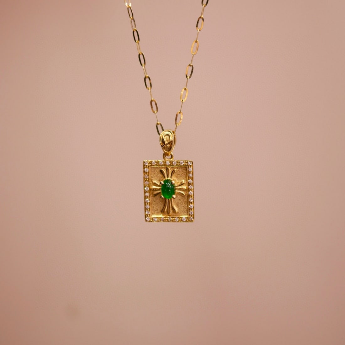 14k Gold 0.37 Ctw Vivid Green Natural Emerald & Diamond Necklace: Ref:231074399 // gold content:14k gold // main gemstone:emerald // shape:oval // carat weight:0. 28ct // color:vivid green // treatment:natural // // adjacent gemstone 2 : diamond // shape:round //