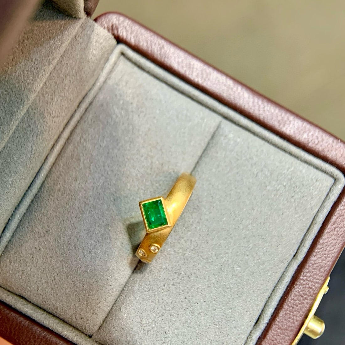 14k Gold 0.42 Ctw Vivid Green Natural Emerald & Diamond Ring - 2