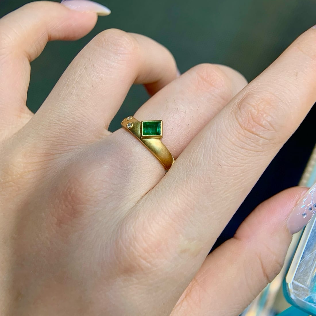 14k Gold 0.42 Ctw Vivid Green Natural Emerald & Diamond Ring - 3