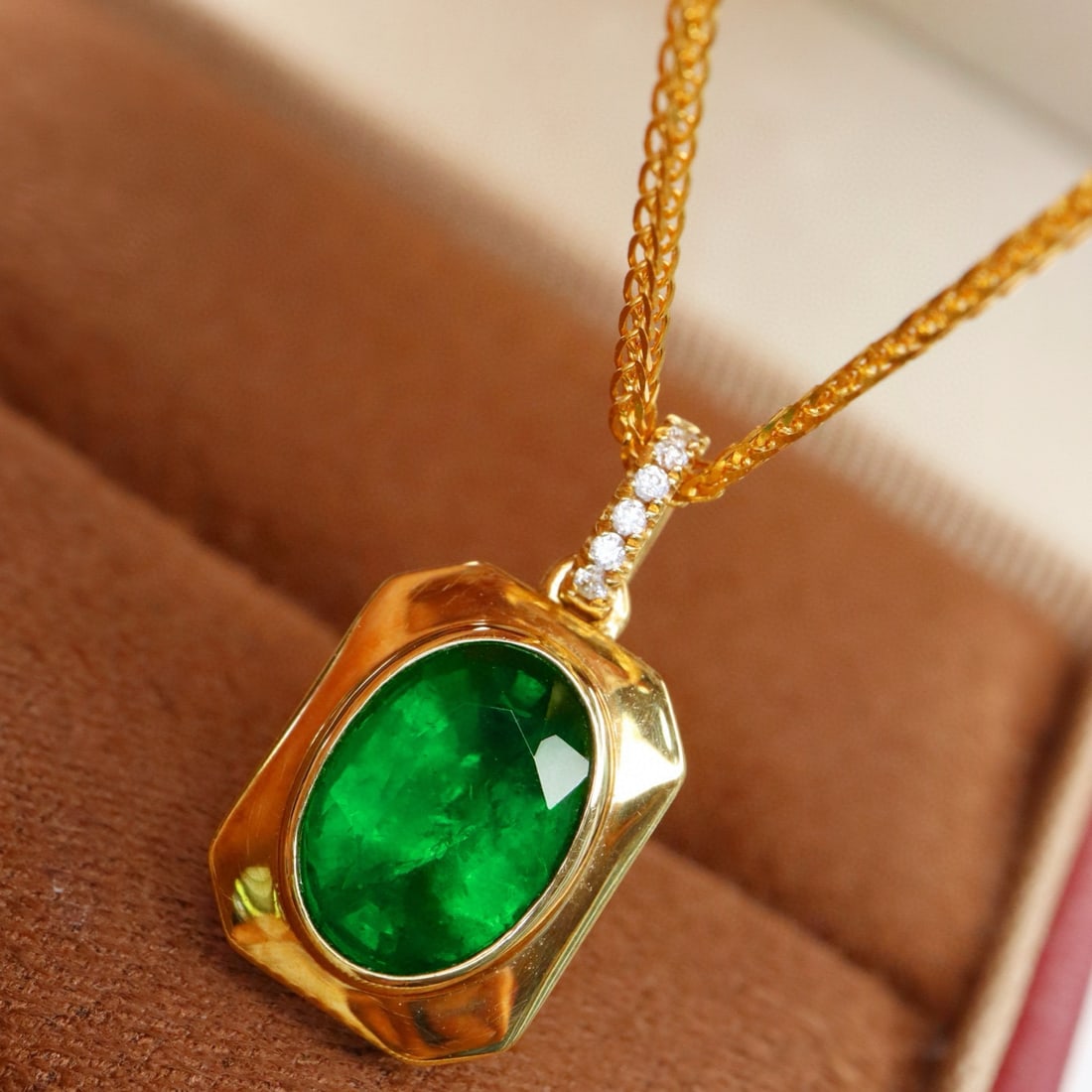 14k Gold 1.60 Ct Vivid Green Natural Emerald & Diamond Pendant( Without Chain ): Ref:231074407 // gold content:14k gold // main gemstone:emerald // shape:oval // carat weight:1. 60ct // color:vivid green // treatment:natural // // adjacent gemstone 2 : diamond // shape:round //