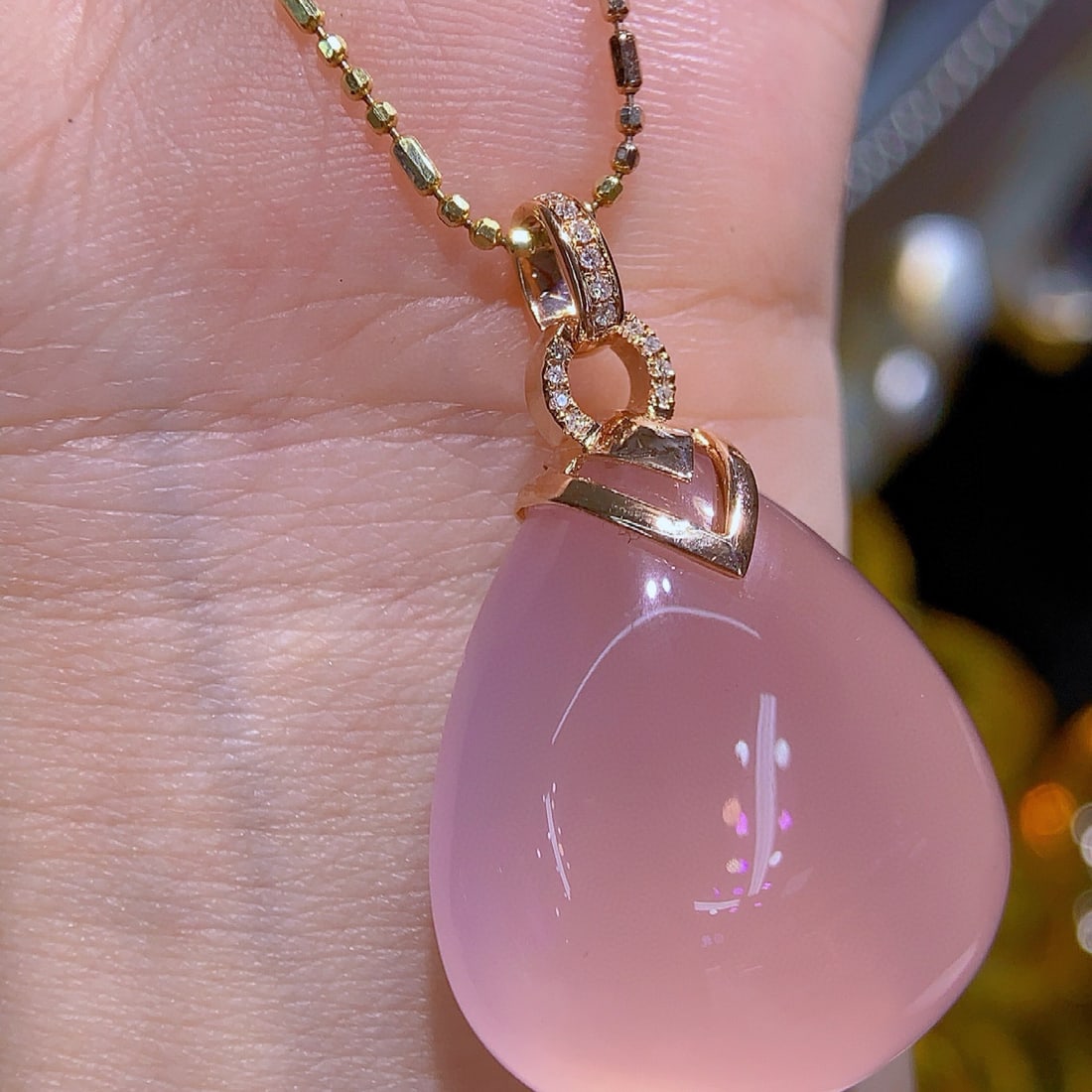 14k Gold 11.47 Ct Natural Rose Quartz & Diamond Pendant( Without Chain ): Ref:231074413 // gold content:14k gold // main gemstone:rose quartz // shape:pear // carat weight:11. 47ct // color:pink // treatment:natural // // adjacent gemstone 2 : diamond // number of