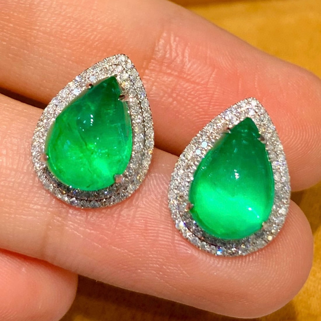 14k Gold 5.6 Ct Natural Emerald & Diamond Earrings - 5
