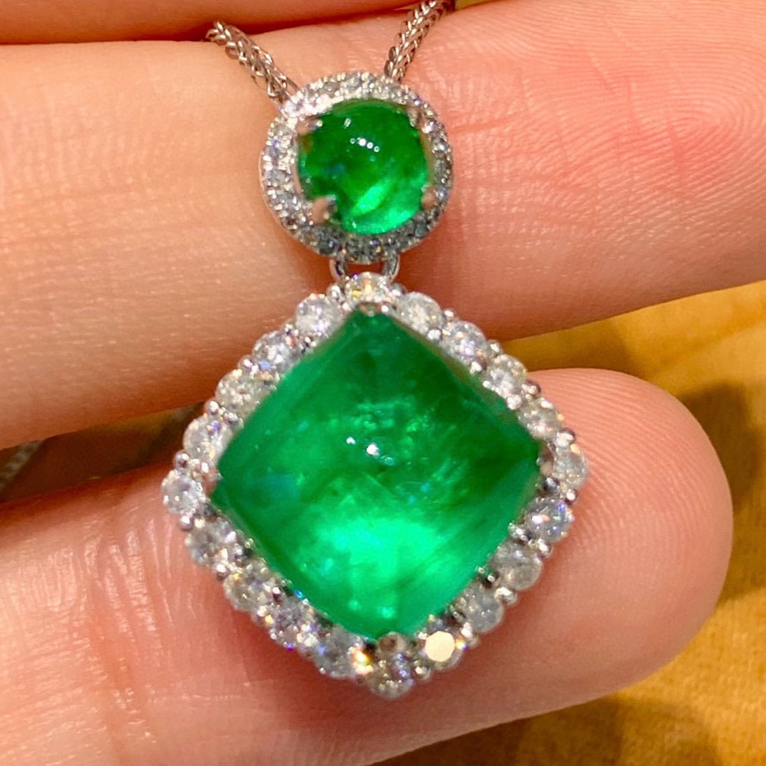 14k Gold 5.3 Ct Vivid Green Natural Emerald & Diamond Pendant( Without Chain ) - 2