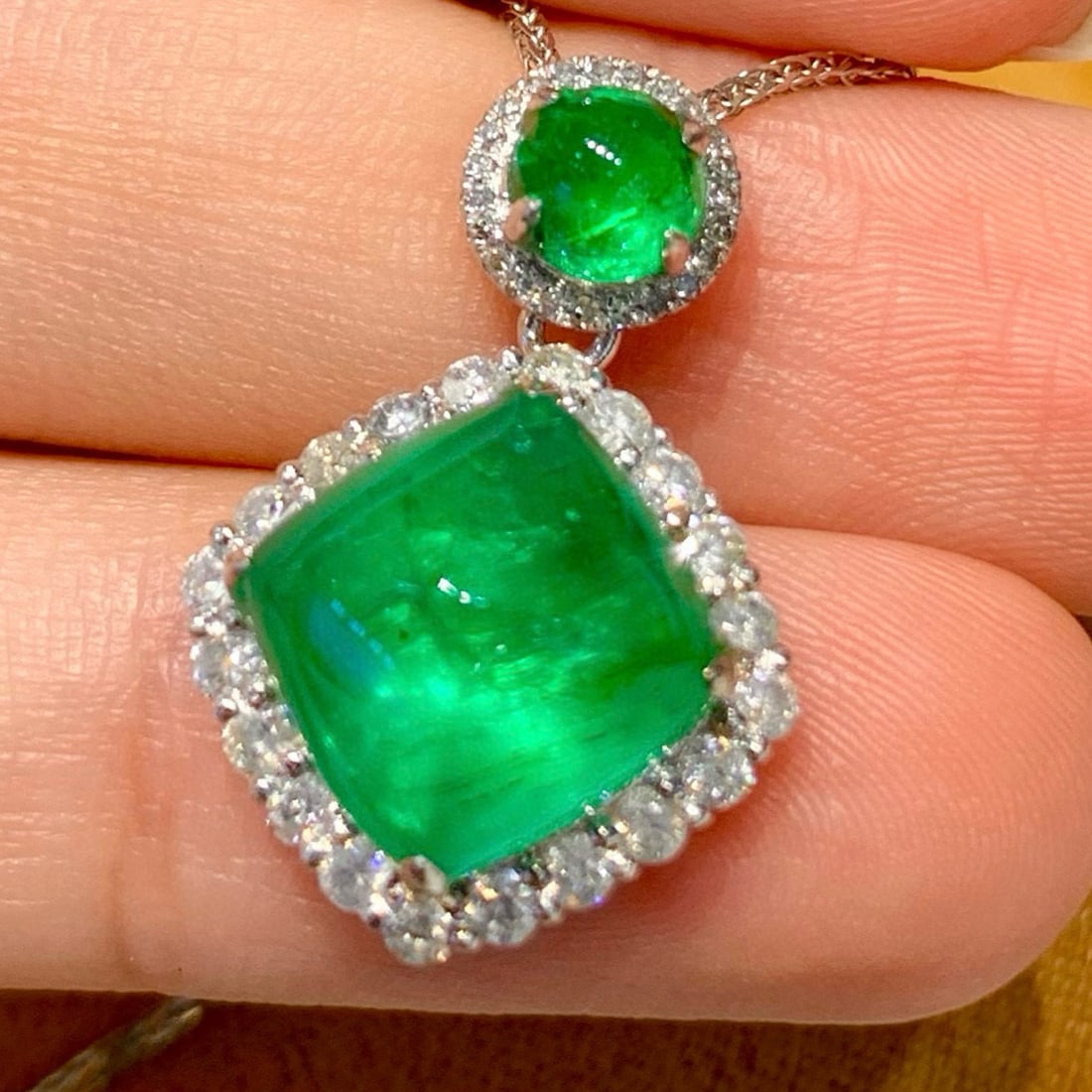 14k Gold 5.3 Ct Vivid Green Natural Emerald & Diamond Pendant( Without Chain ) - 3
