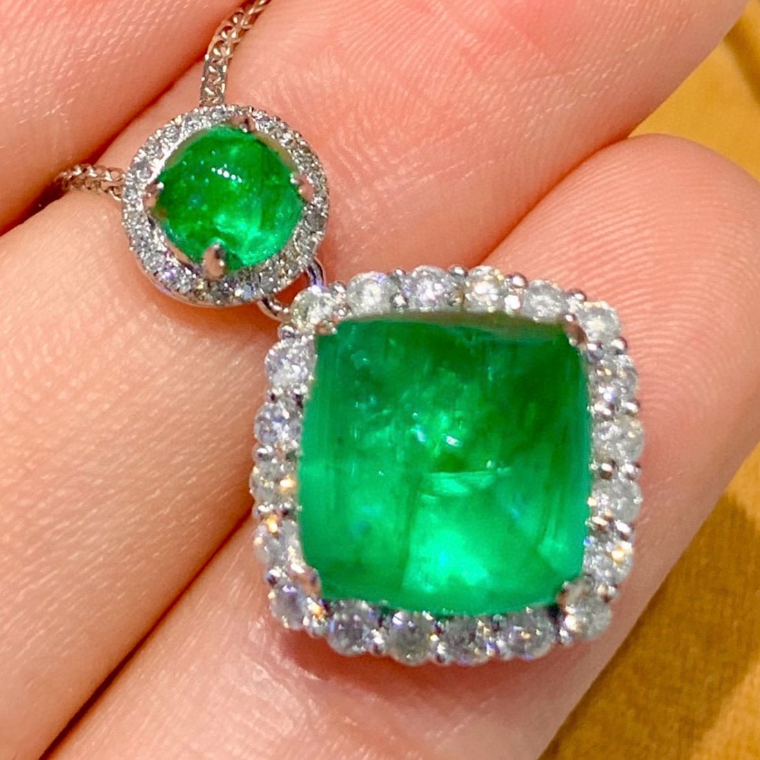 14k Gold 5.3 Ct Vivid Green Natural Emerald & Diamond Pendant( Without Chain ) - 4