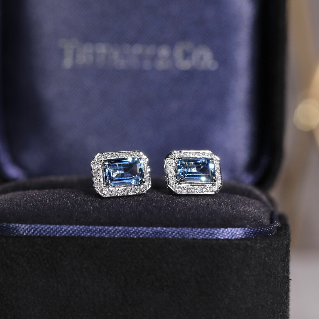 14k Gold 1.07 Ct Natural Aquamarine & Diamond Earrings - 5